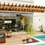 Terrassenüberdachungen im Vergleich: Holz, Aluminium, Glas & Polycarbonat 