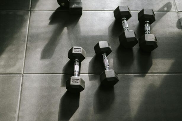 Keine Trainingsroutine zu Hause – wie ein Hantelset Zeit spart und motiviert