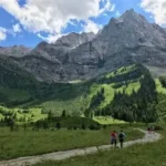 Road Trip durch die Alpen: Welches Gepäck ist am praktischsten?