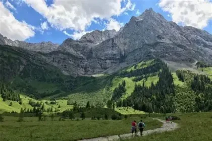 Road Trip durch die Alpen: Welches Gepäck ist am praktischsten?