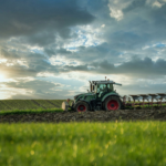 Die moderne Landwirtschaft setzt zunehmend auf Technologie, um Arbeitsabläufe effizienter und sicherer zu gestalten.